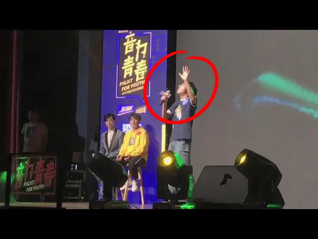 学霸被点名参加唱歌比赛,一开口准备上台比赛的同学直接退赛了!